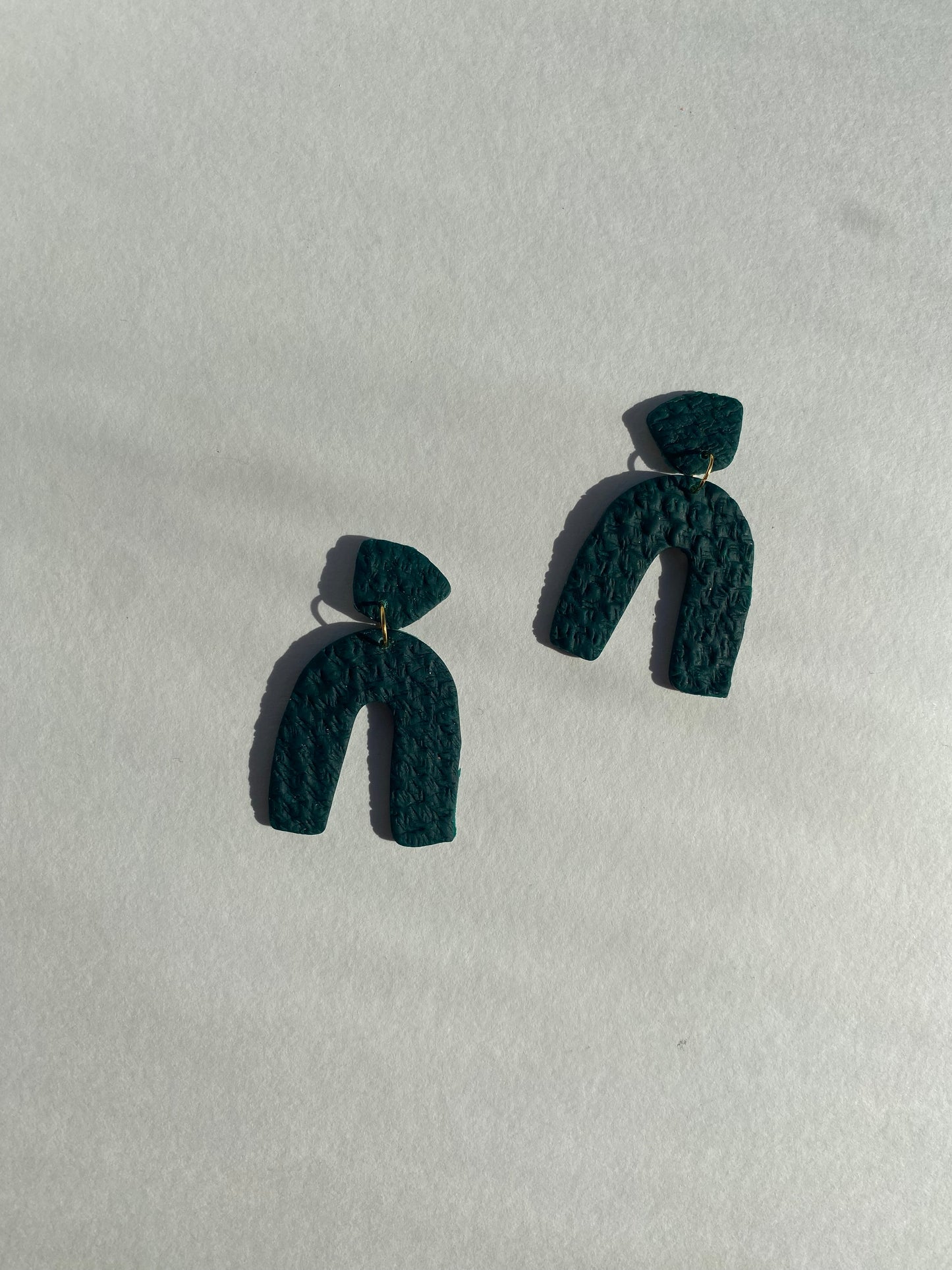 Pendientes arco verdes