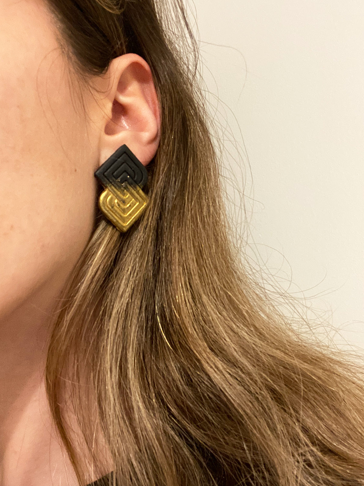 Pendientes geo negro-dorado