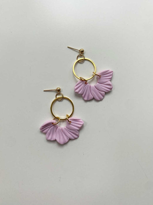 Pendientes de aro dorado con flor
