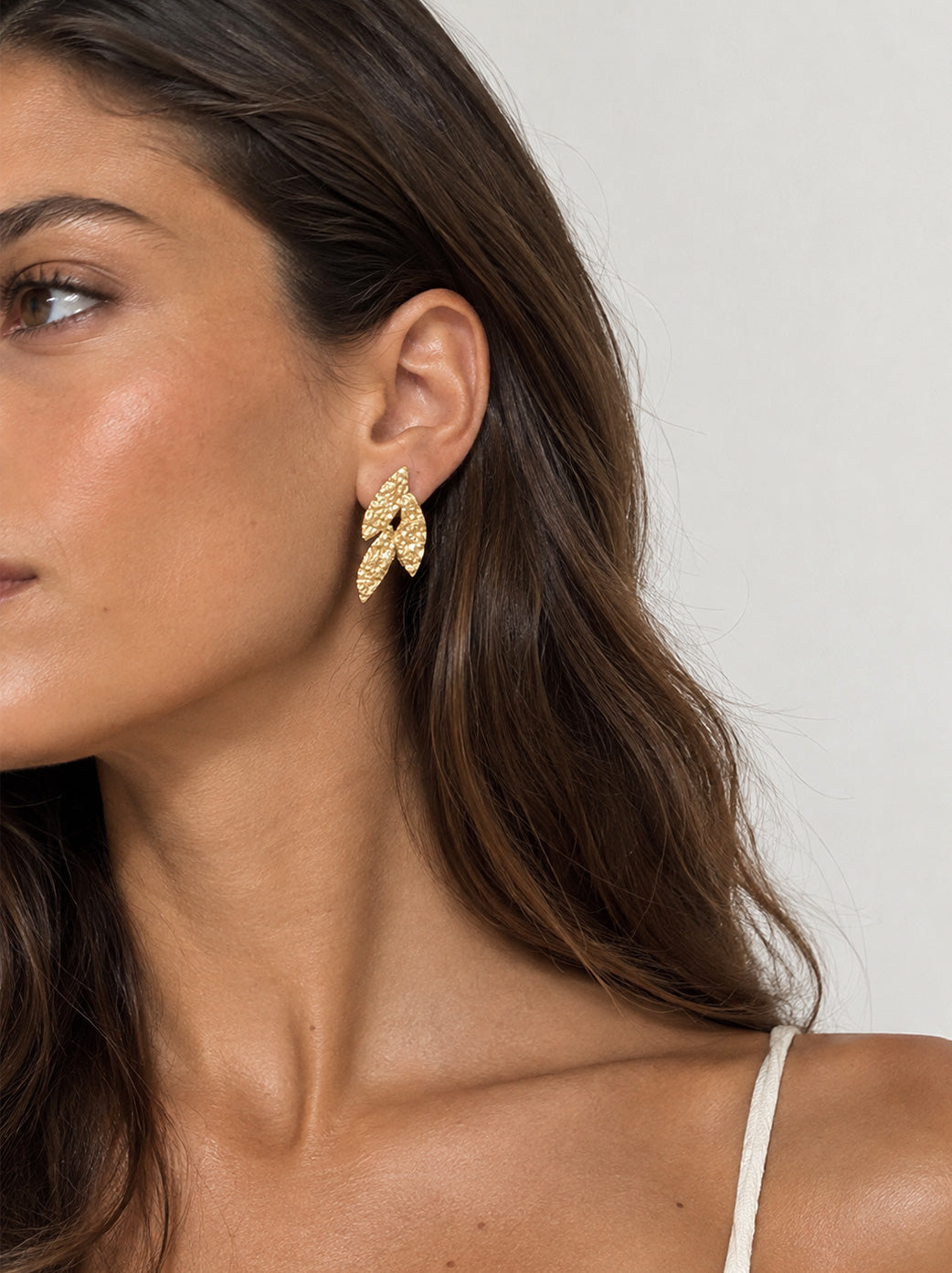 Pendientes pétalos dorados