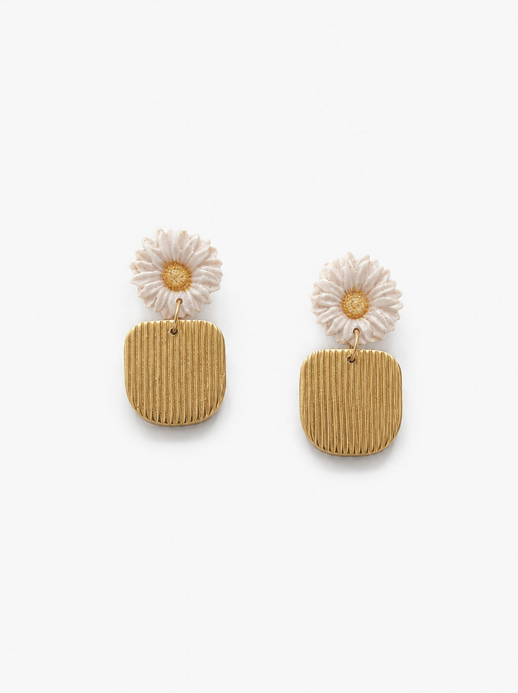 Pendientes flores dorados
