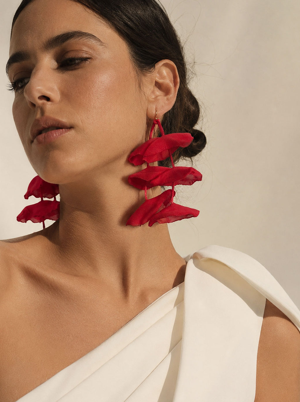 Pendientes colgantes pétalos gasa rojos
