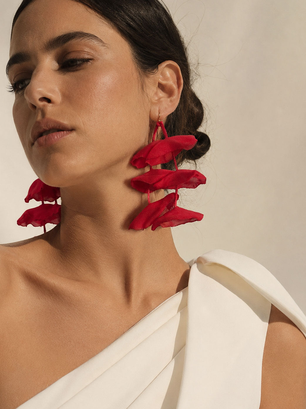 Pendientes colgantes pétalos gasa rojos