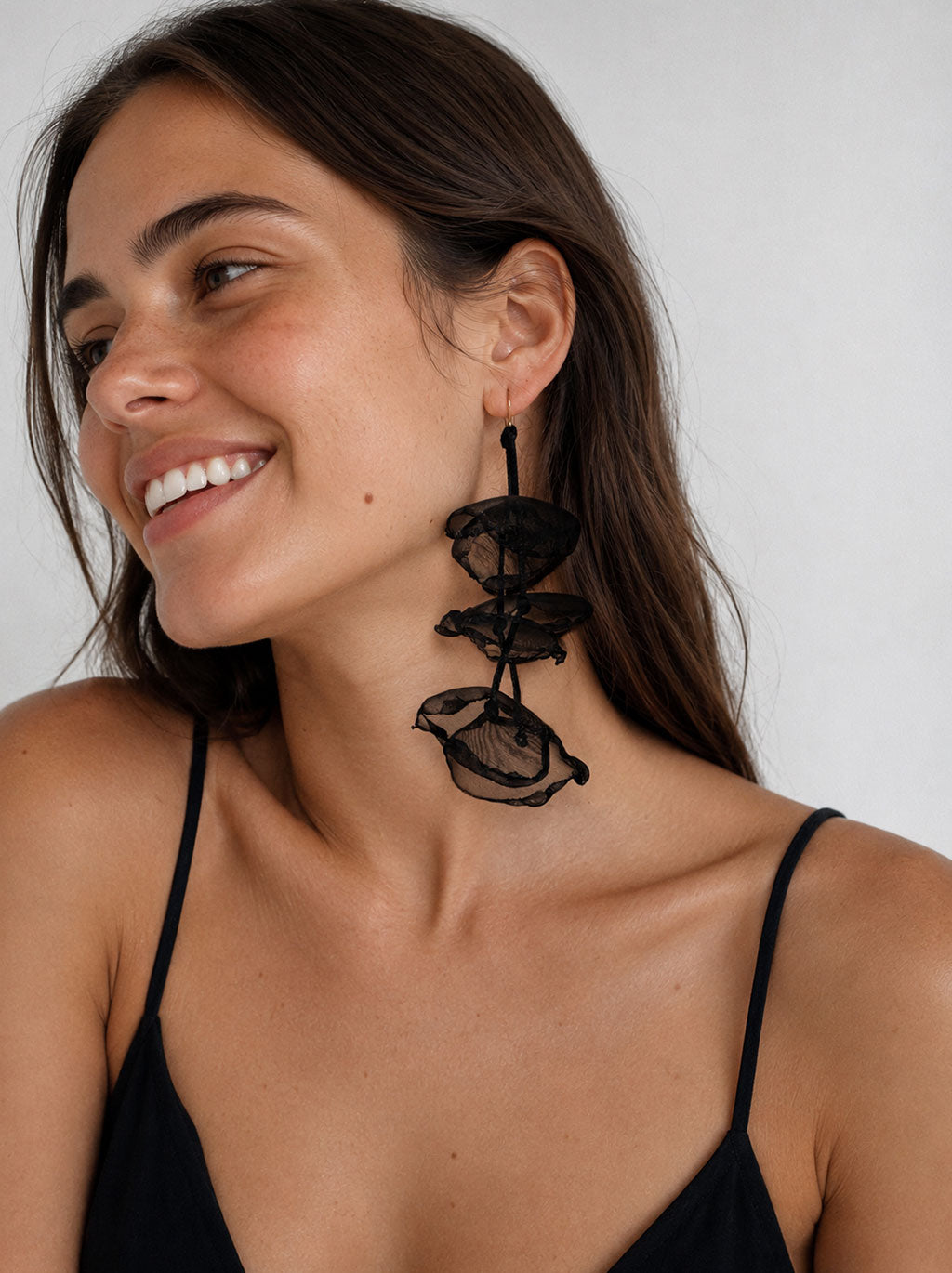 Pendientes colgantes pétalos negro