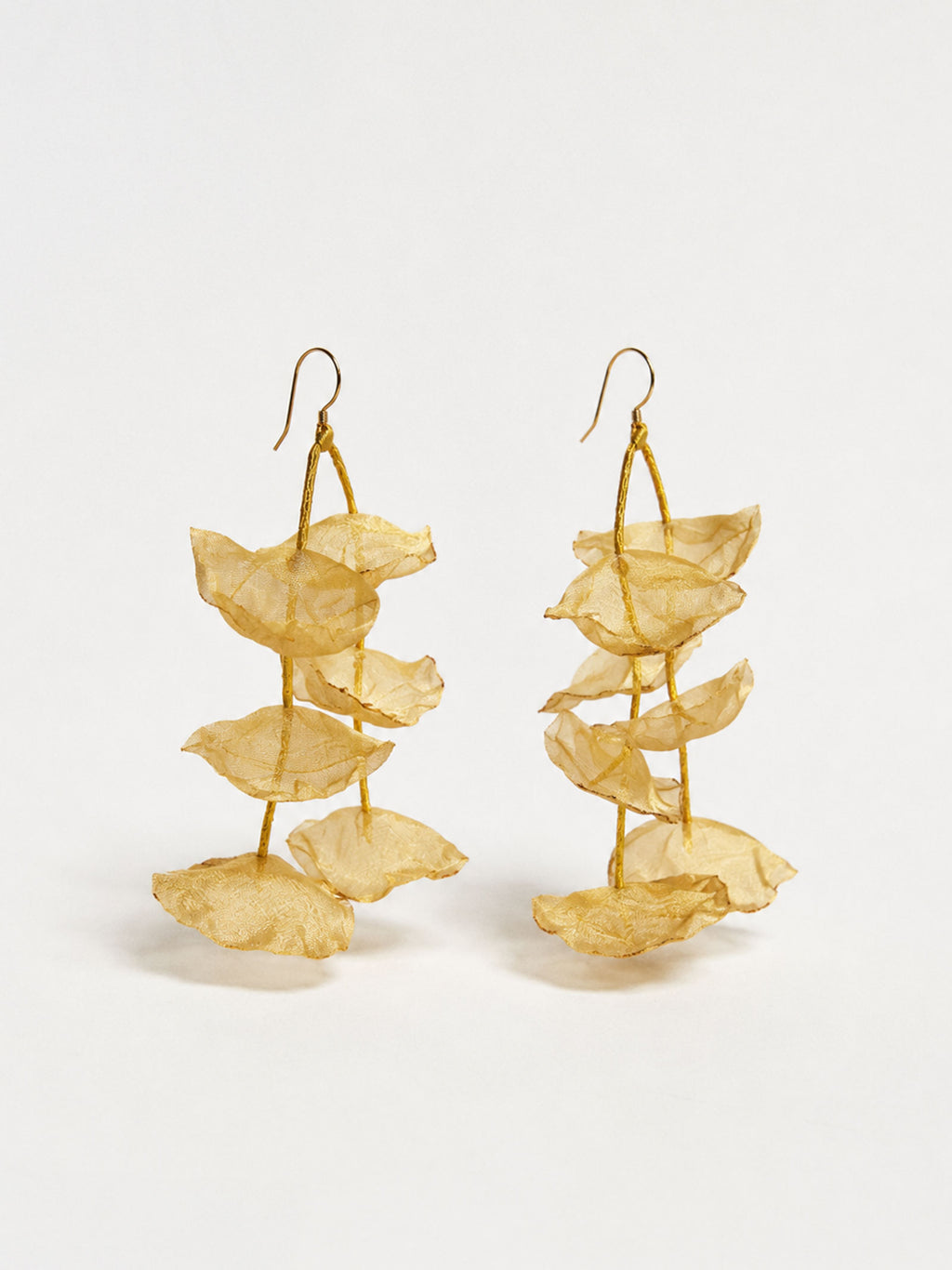 Pendientes colgantes pétalos dorados