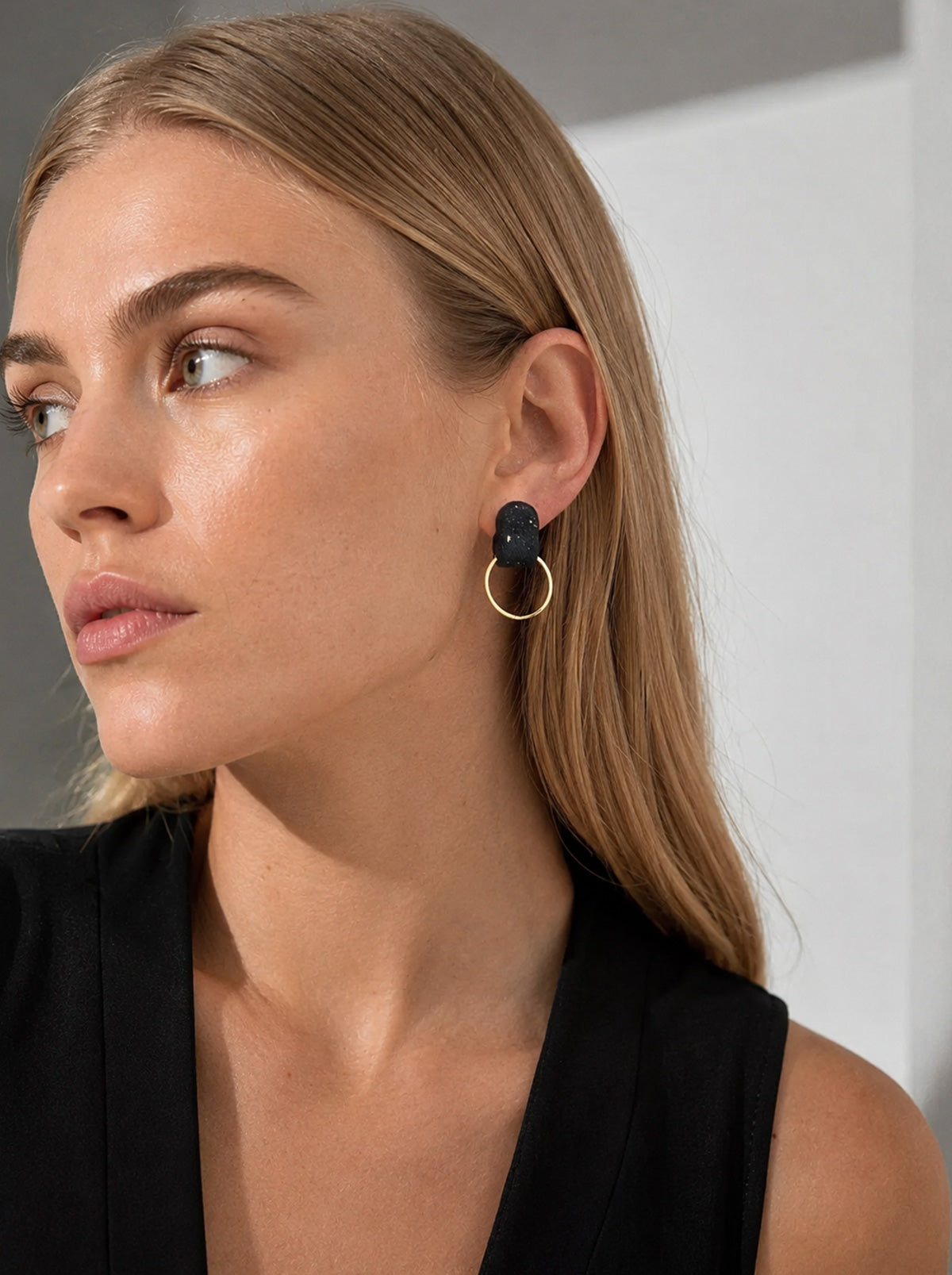 Pendientes negro arco dorado