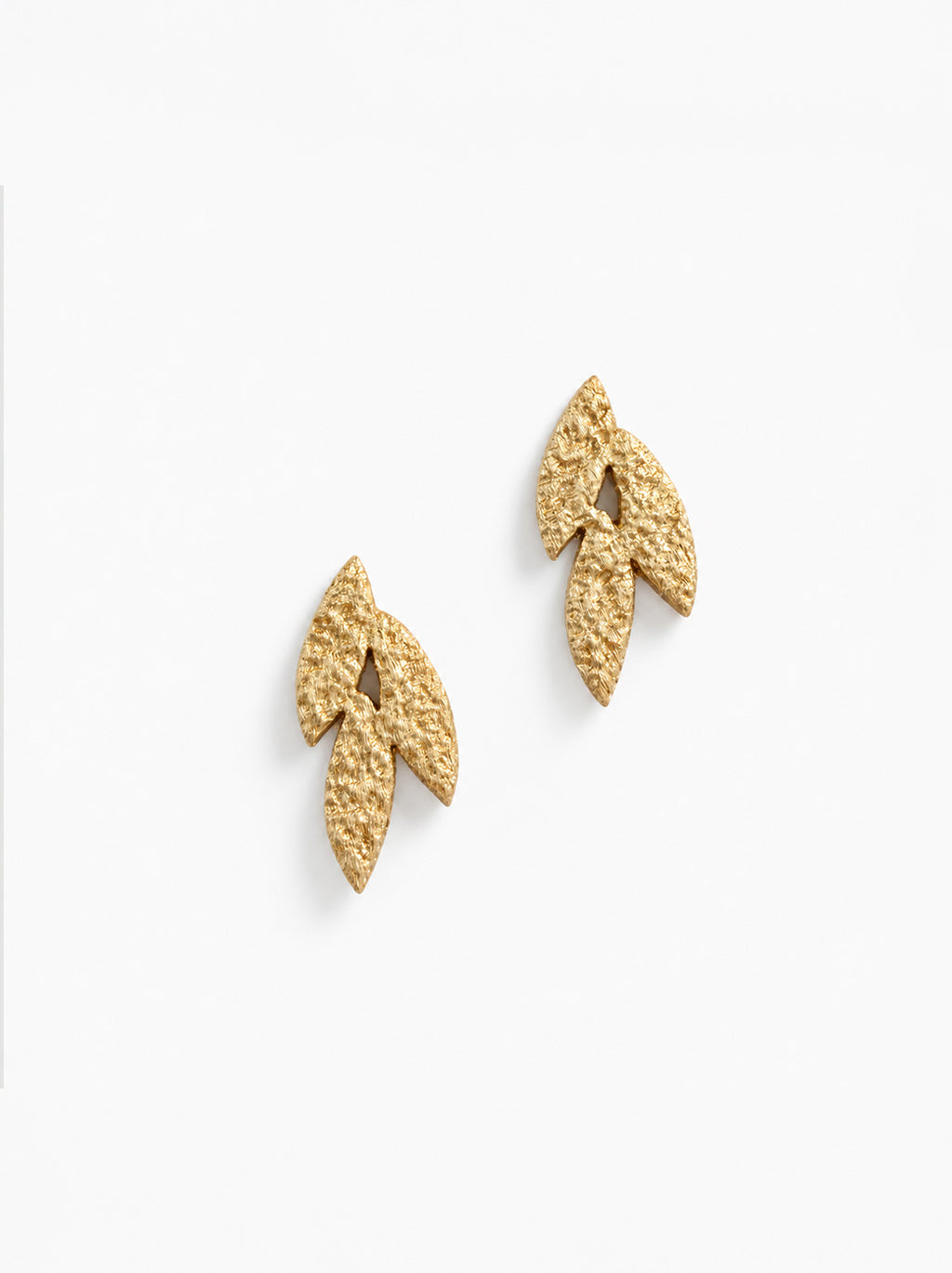 Pendientes pétalos dorados pequeños