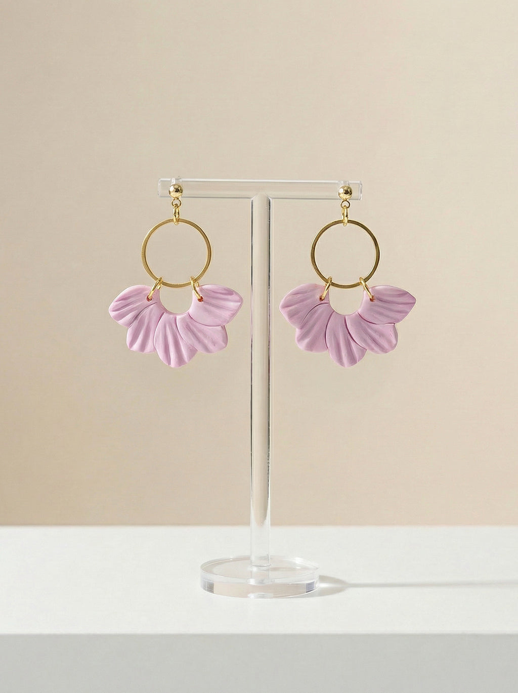 Pendientes de aro dorado con flor