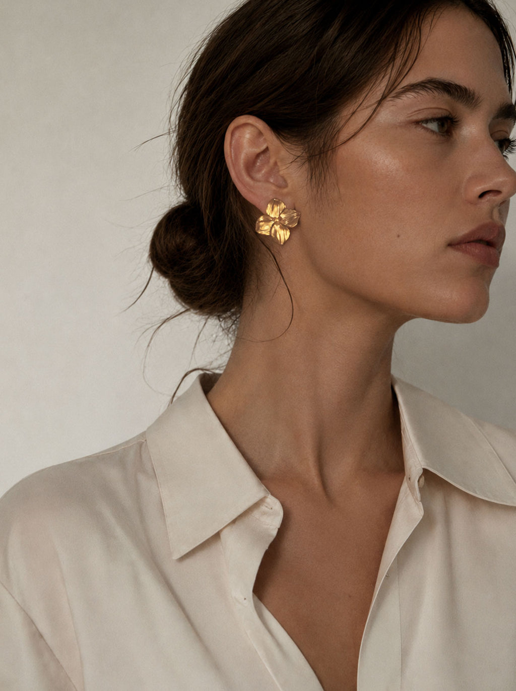 Pendientes flor dorada