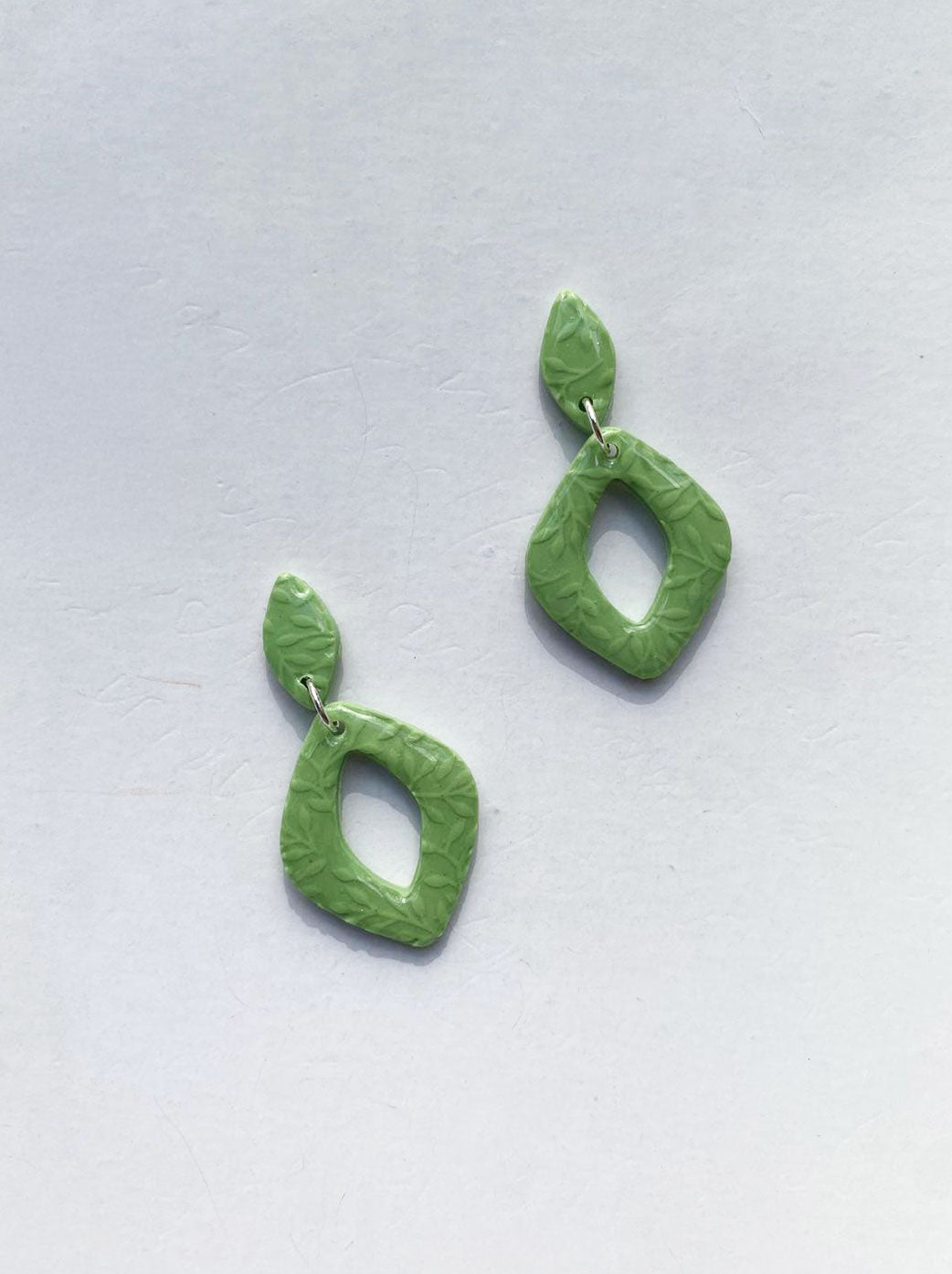 Pendientes hoja hueca