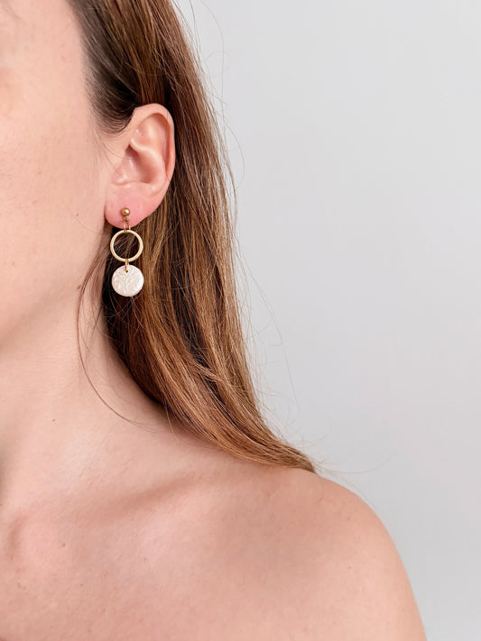 pendientes aro dorado flores