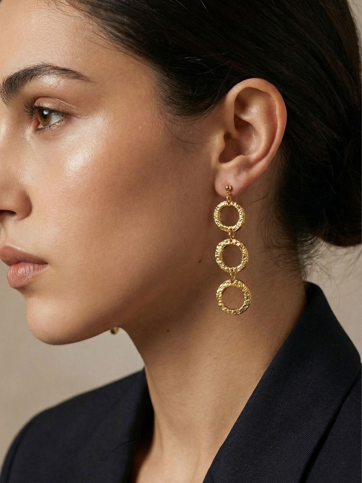 Pendiente aro dorado triple