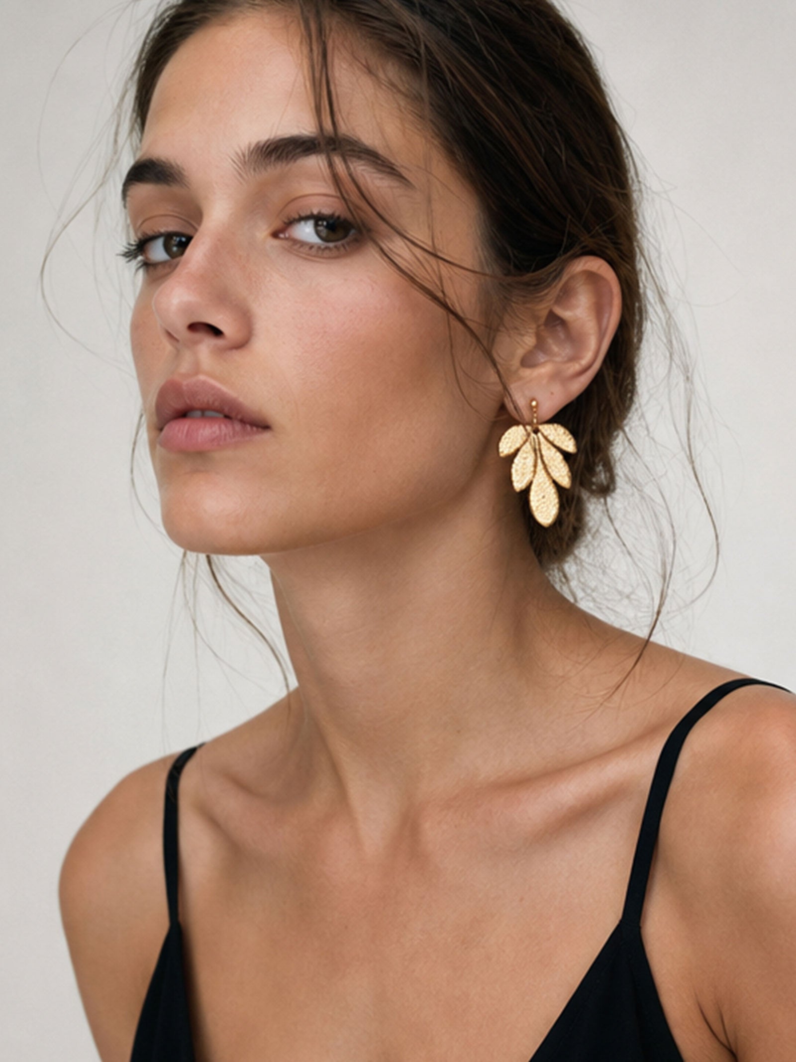 Pendientes hoja dorada