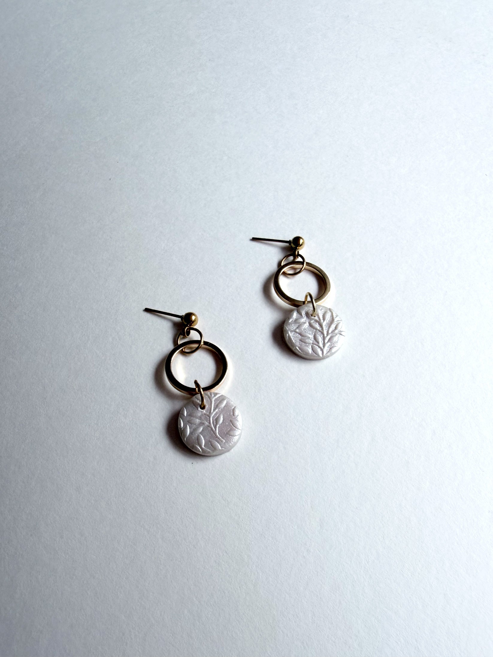 pendientes aro dorado flores