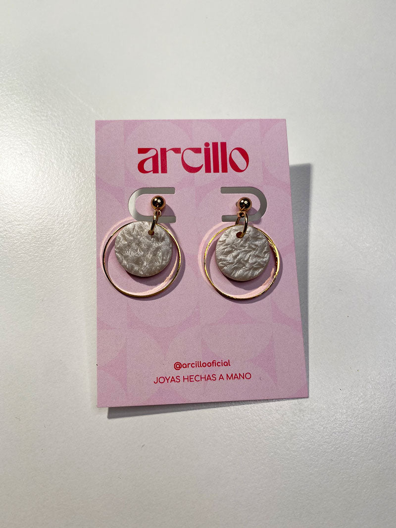 Pendientes pequeños dorado y perla