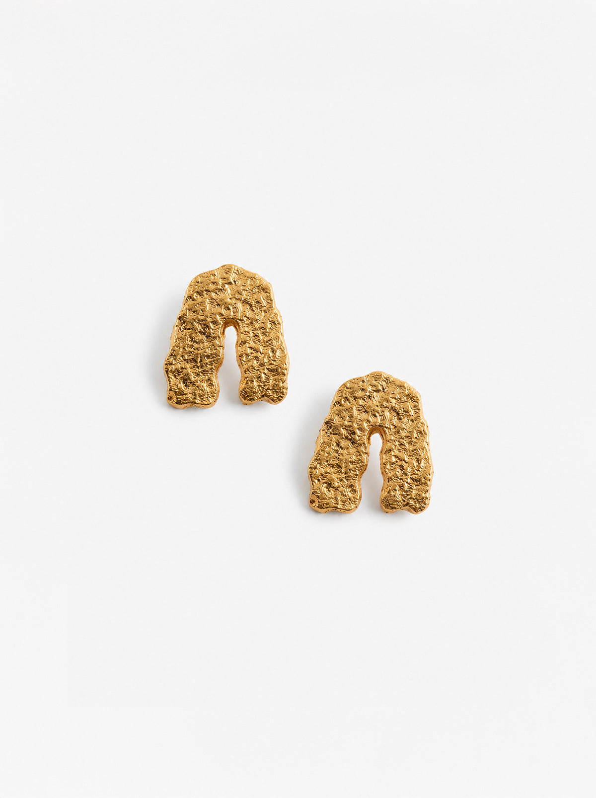 Pendientes arco dorado rugoso