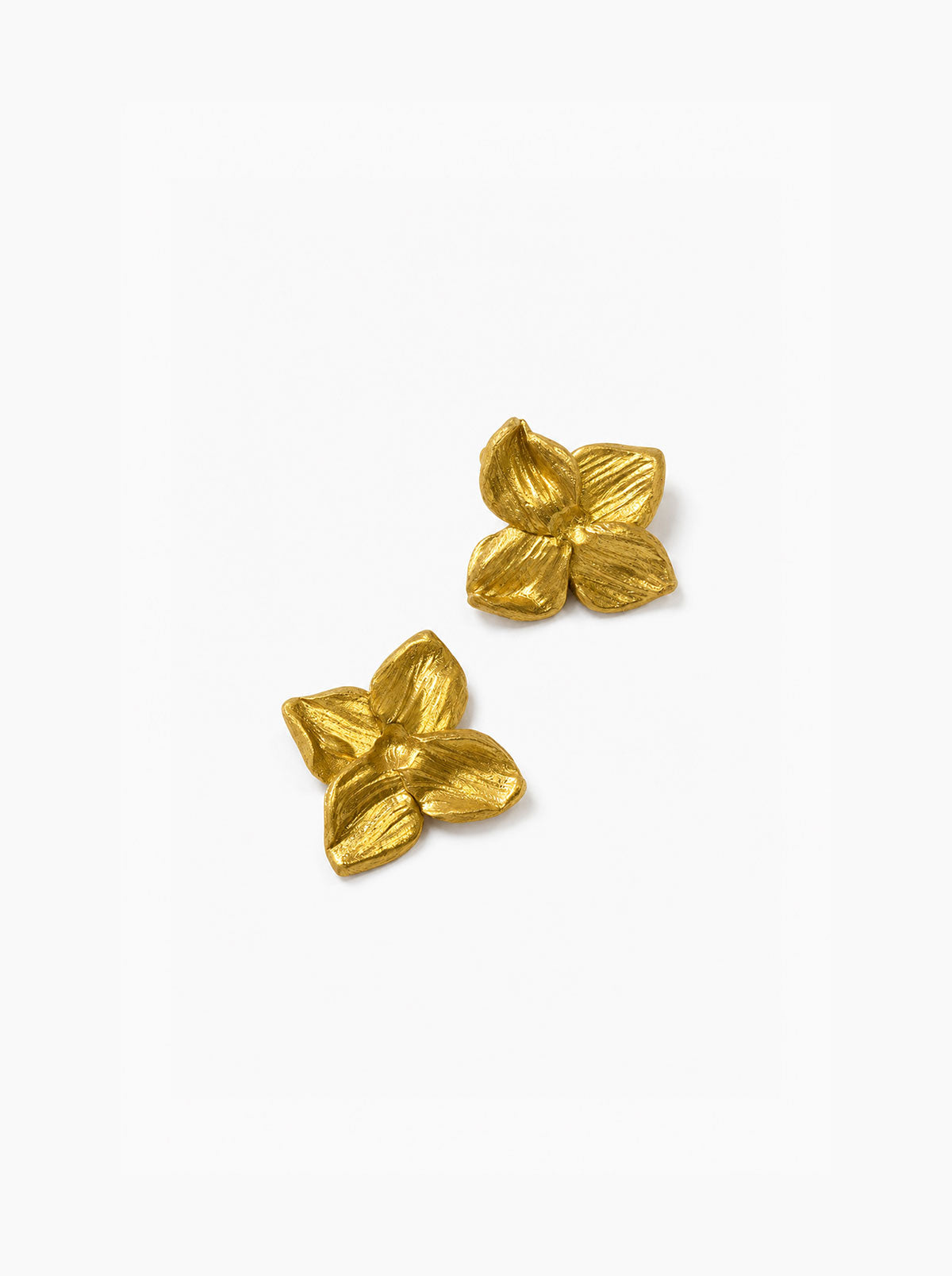 Pendientes flor dorada