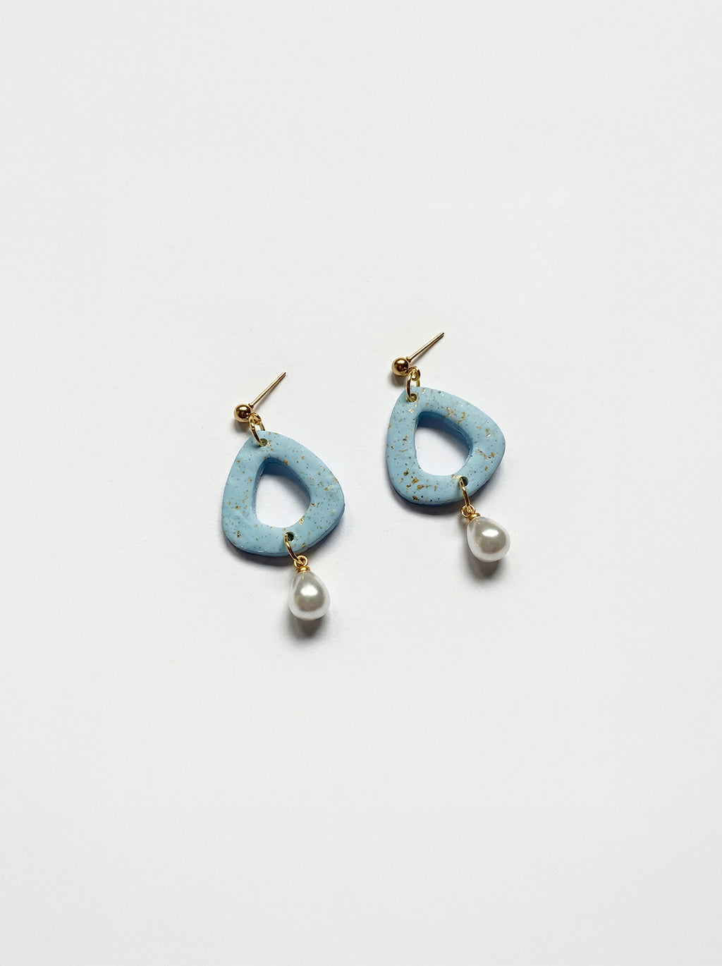Pendiente celeste con perla