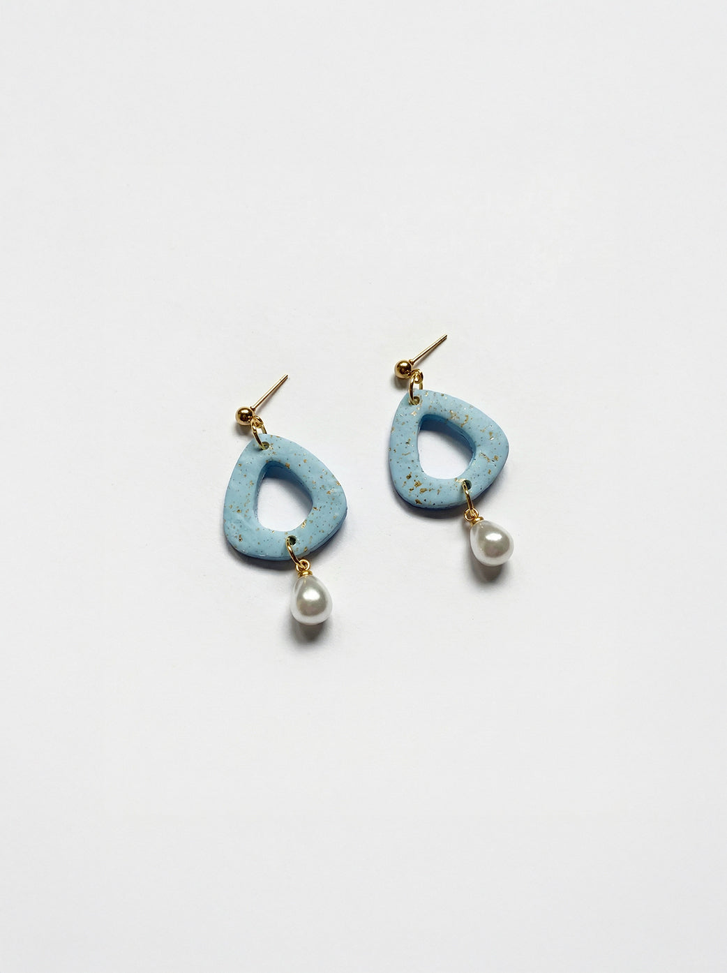 Pendiente celeste con perla