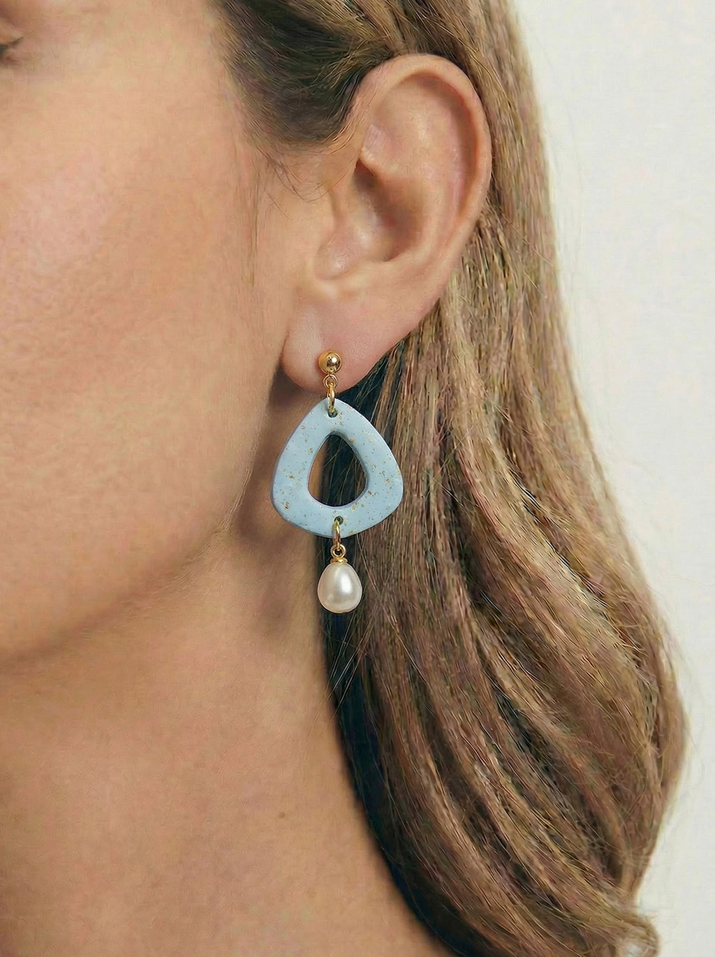 Pendiente celeste con perla