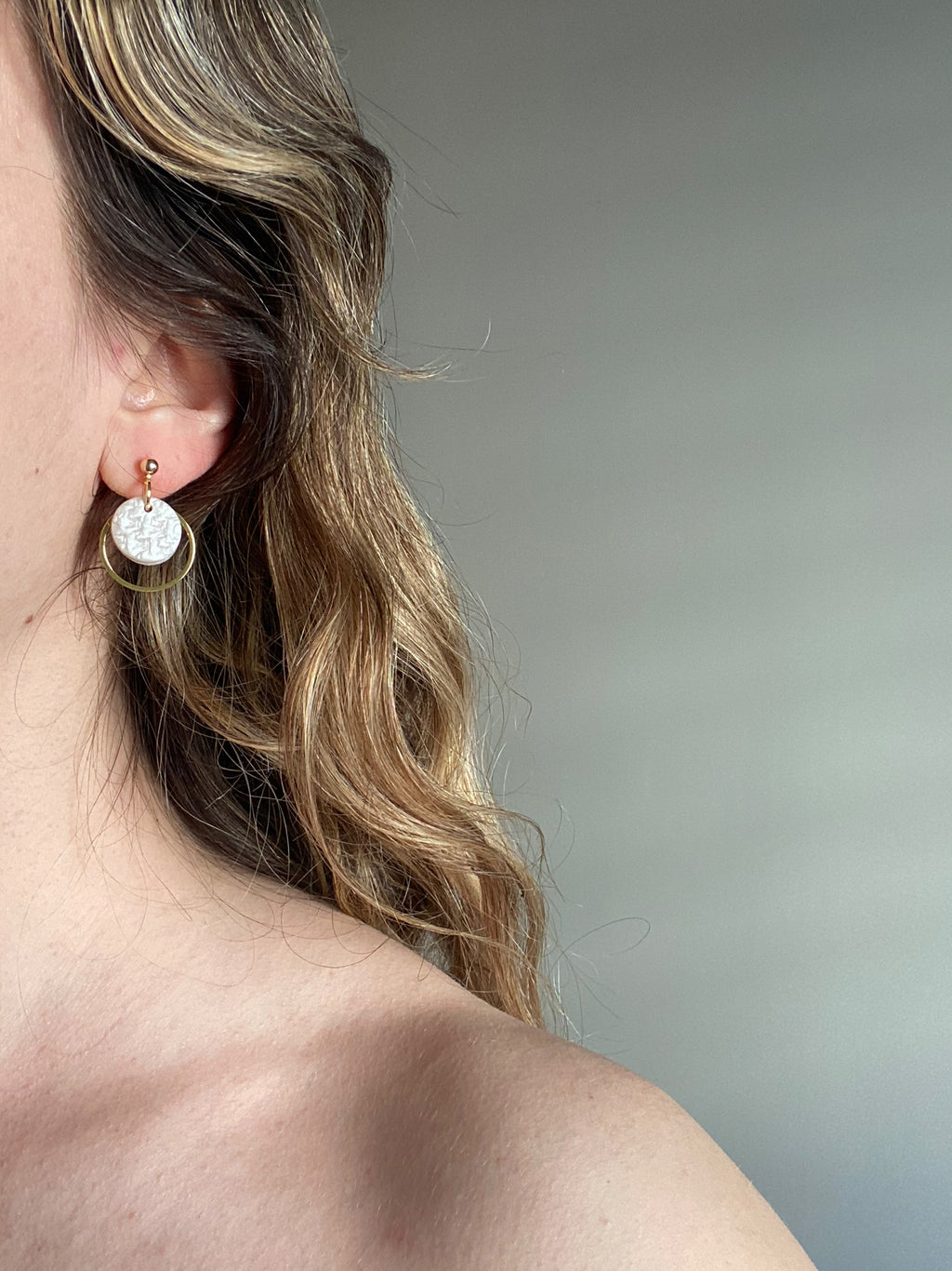 Pendientes pequeños dorado y perla