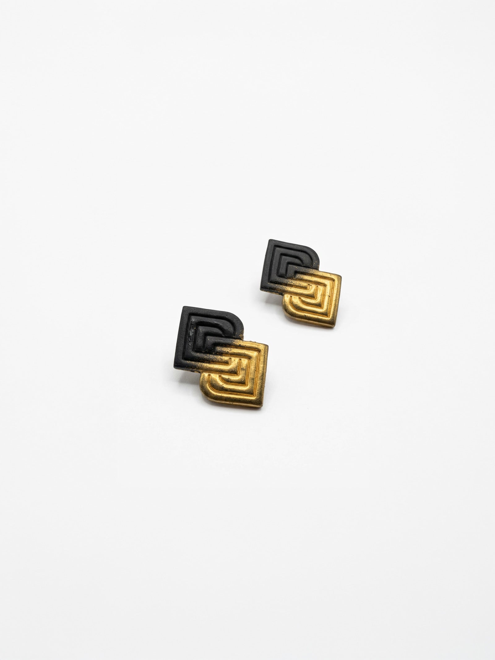 Pendientes geo negro-dorado