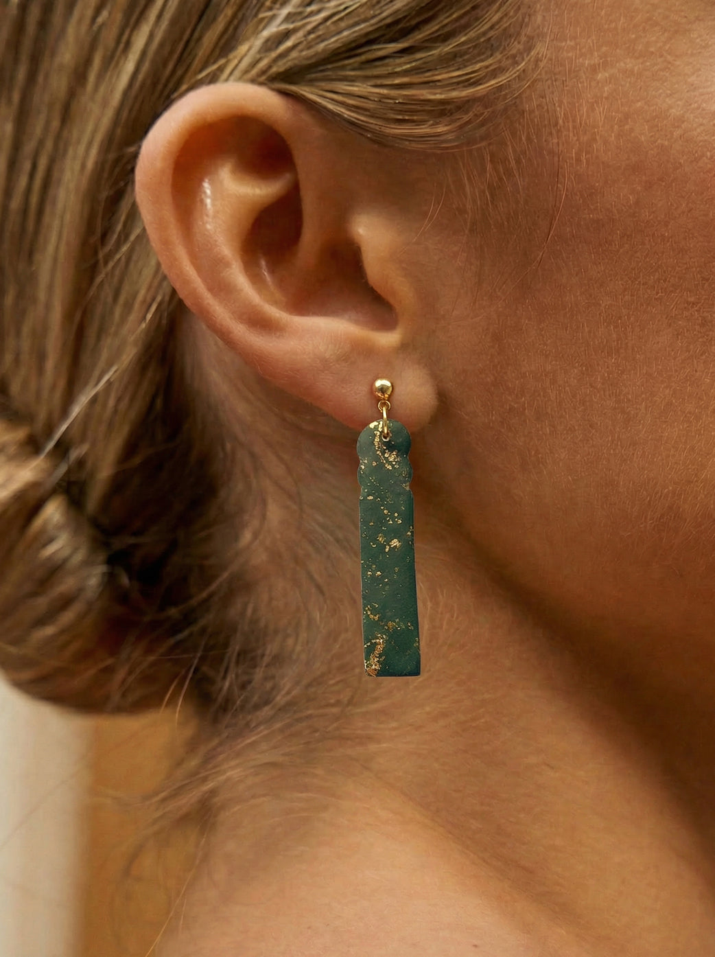 Pendientes largos toques dorados